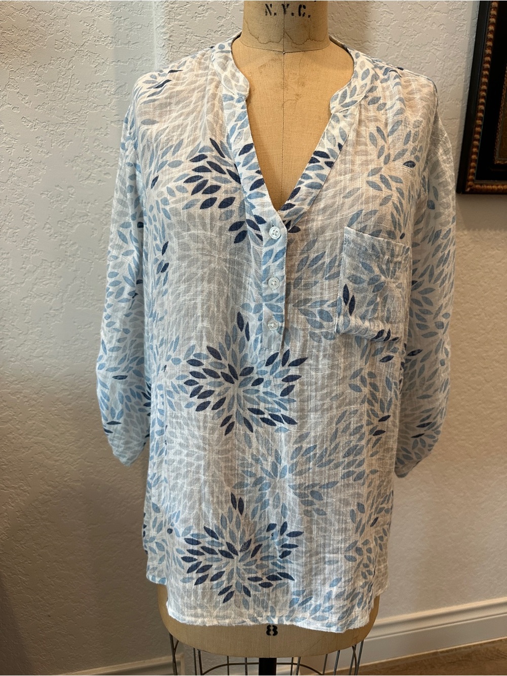 CHARLIE B Light Blue & Navy Floral Split-Neck Lightweight Gauze Top